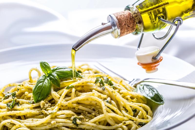 6 Healthy Olive Oil Pasta Dishes for Love Month