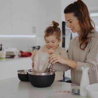 Cocinar con tus hijos trae varios beneficios