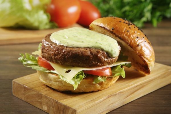 10 hambúrgueres (com e sem carne) usando o que você tem em casa