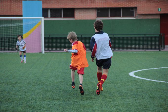 Niños corriendo