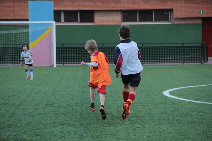 Niños corriendo