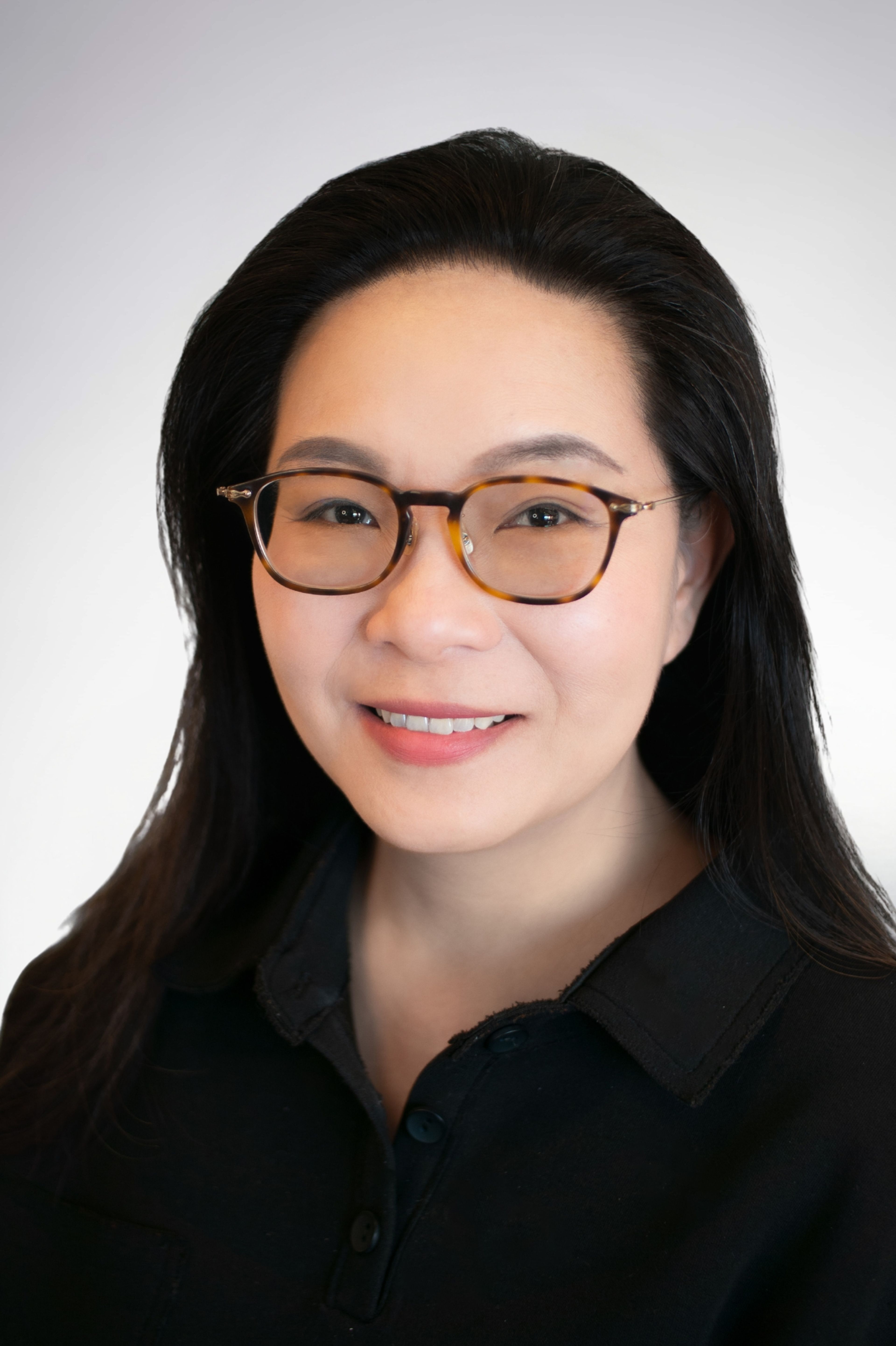 Portrait of Eileen Chen, Supply Chain Manager at AXTech.