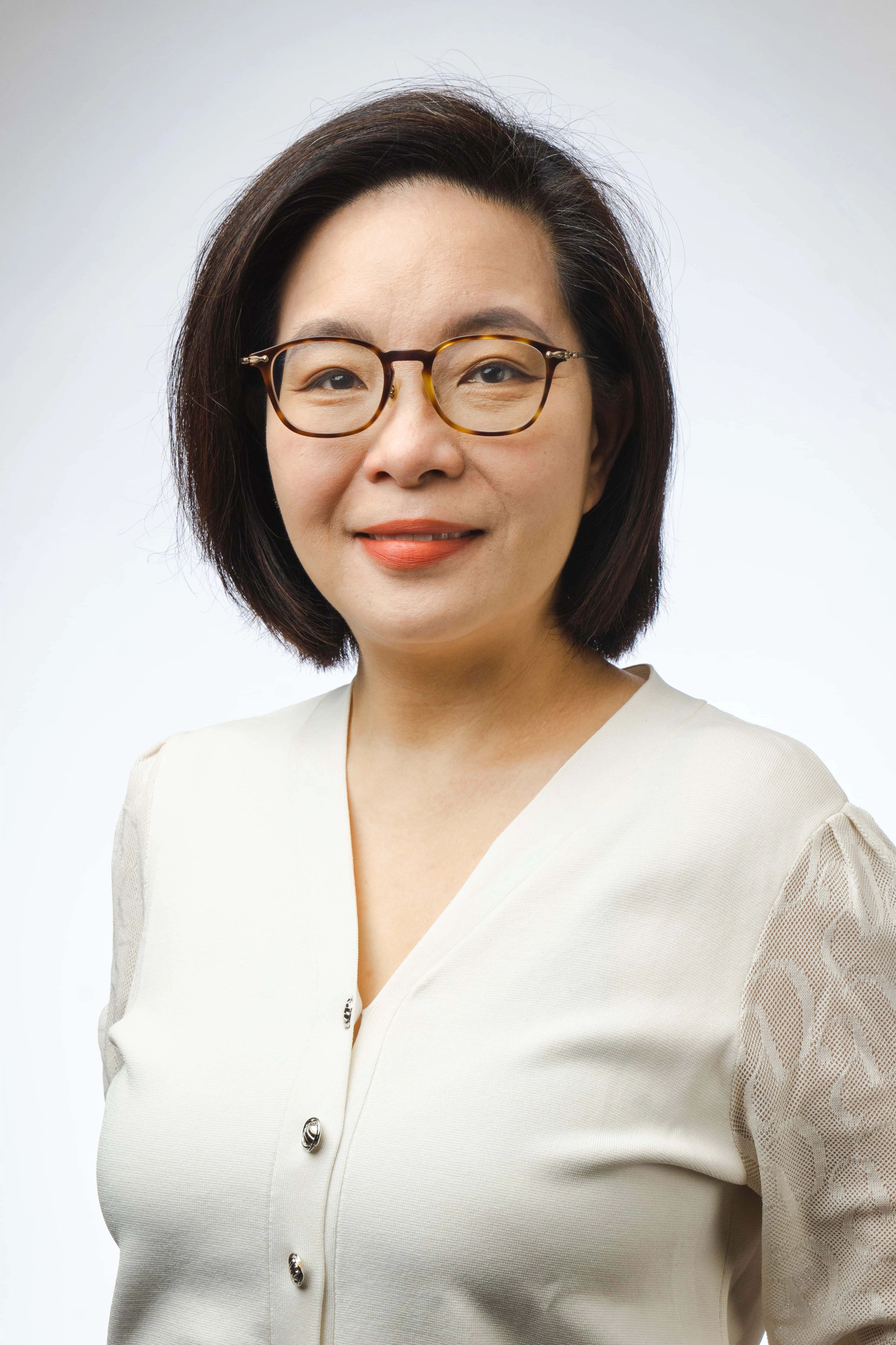 Portrait of Eileen Chen, Supply Chain Manager at AXTech.
