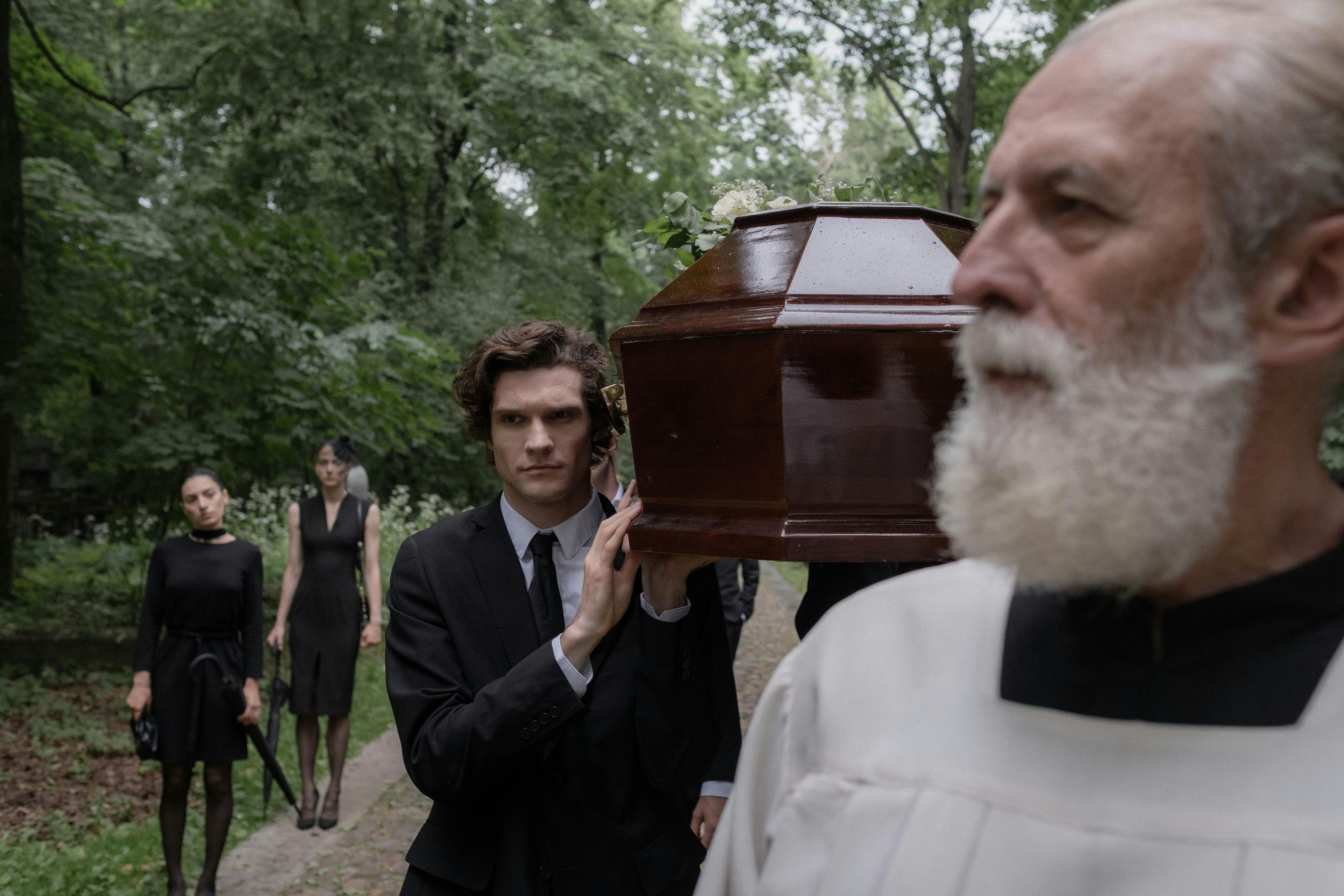 Mourning complicated people