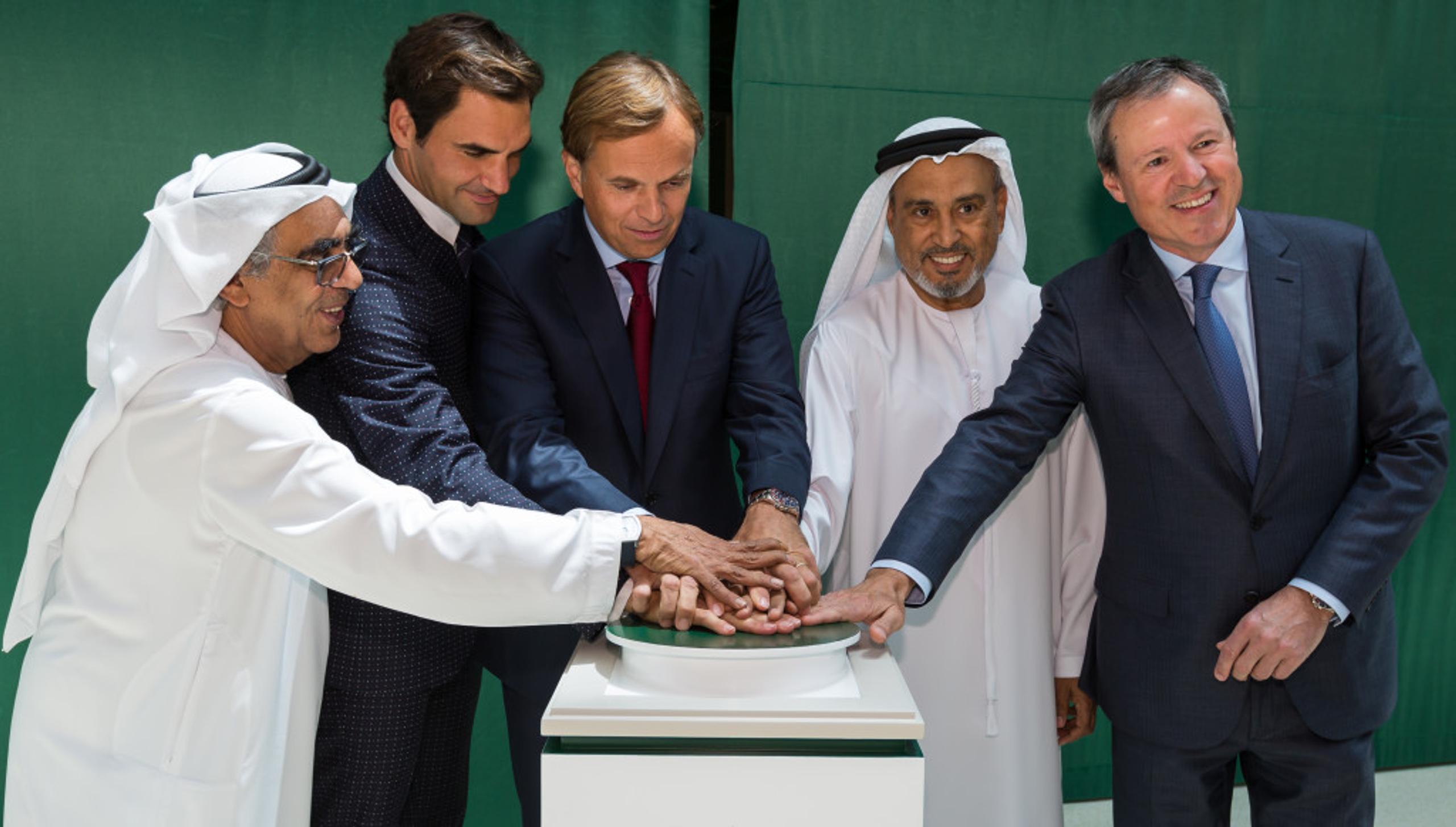 Roger Federer, Jean-Frédéric Dufour, CEO of Rolex, Abdul Hamied Ahmed Seddiqi, Vice Chairman of Seddiqi Holding, and other representatives at the launch.