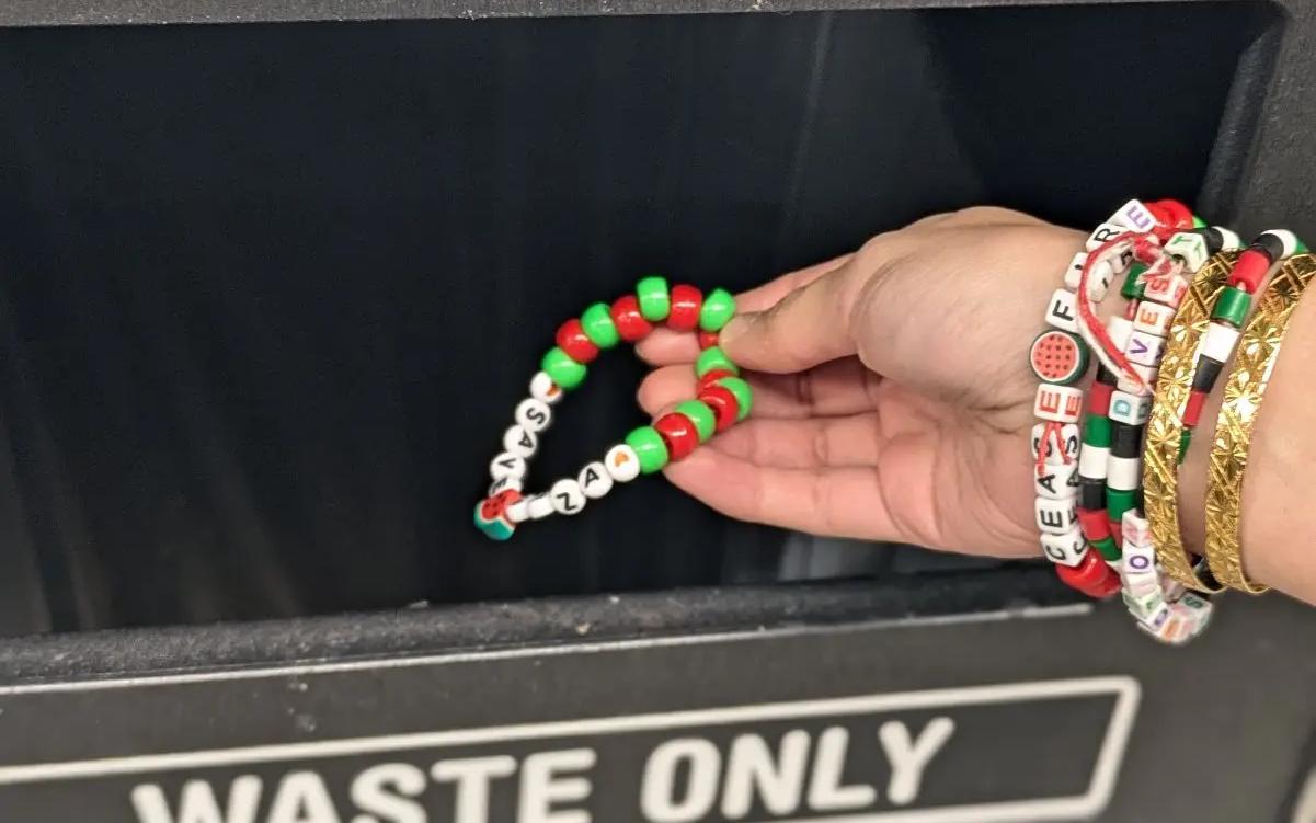 A 'free gaza' bracelet being thrown away