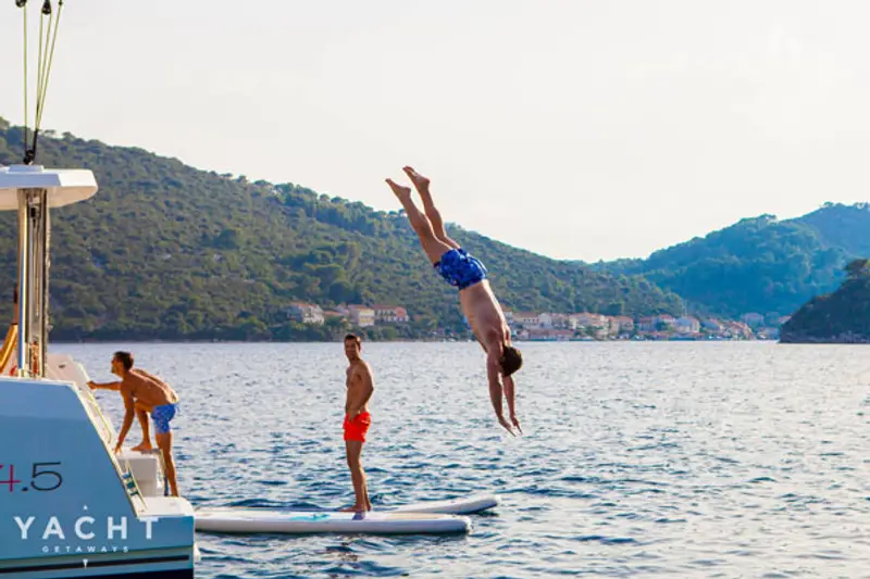 Blue waters on yacht trips - Enjoy Greek island expeditions