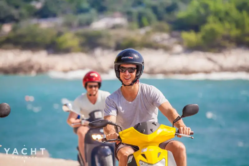 Italian sailing getaway adventures - Hire a Vespa