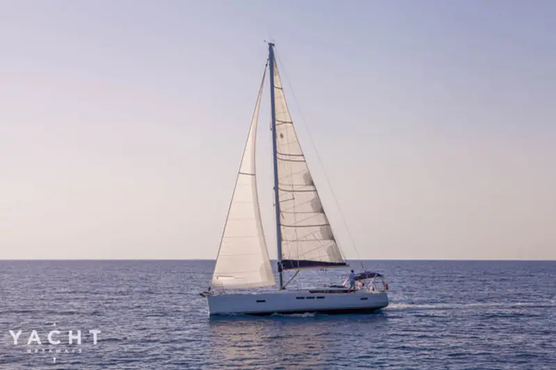 See Greece a new way - Sailing to special sights