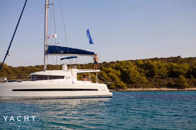 Sailing the coast of Greece - Relax on the ocean