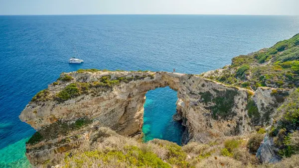 Tripitos Arch in Gaios