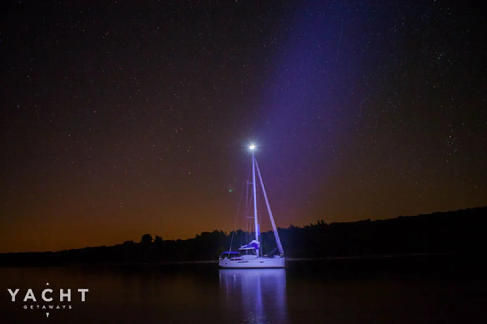 Sailing trips - Anchored for overnight stops