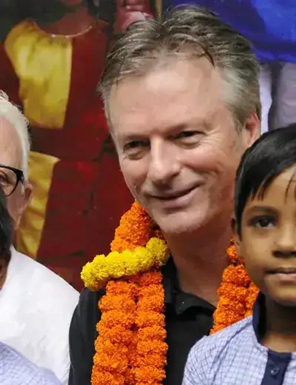 Steve Waugh launches into Indian property
