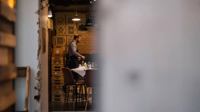 Why Classic Restaurants Are Disappearing: Independent Restaurants vs Chains