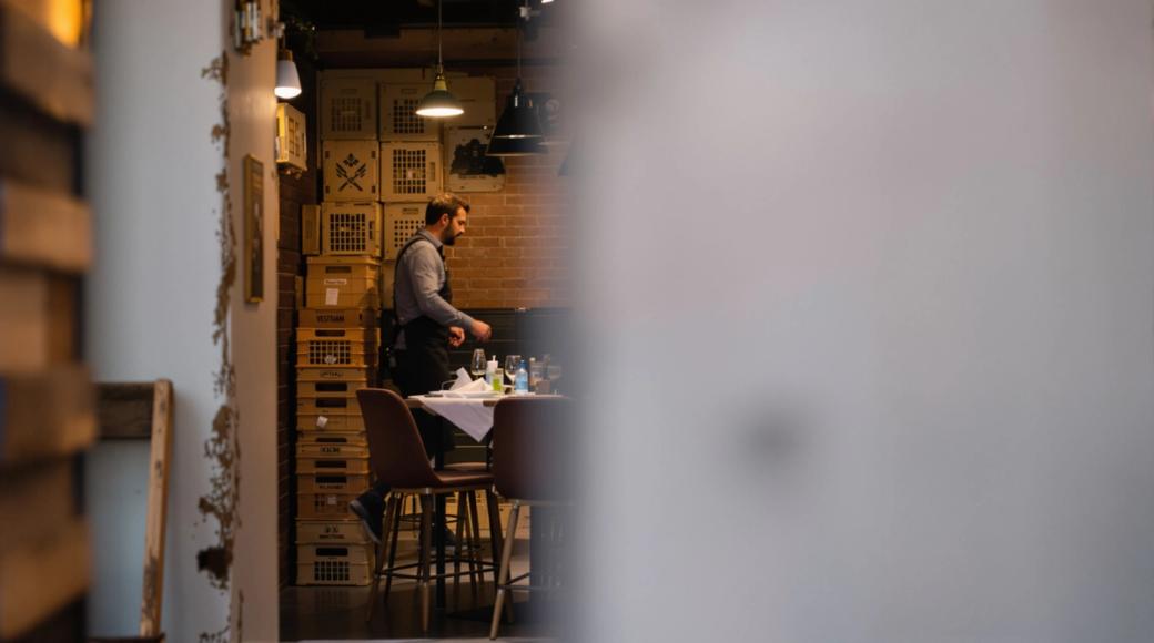 Why Classic Restaurants Are Disappearing: Independent Restaurants vs Chains