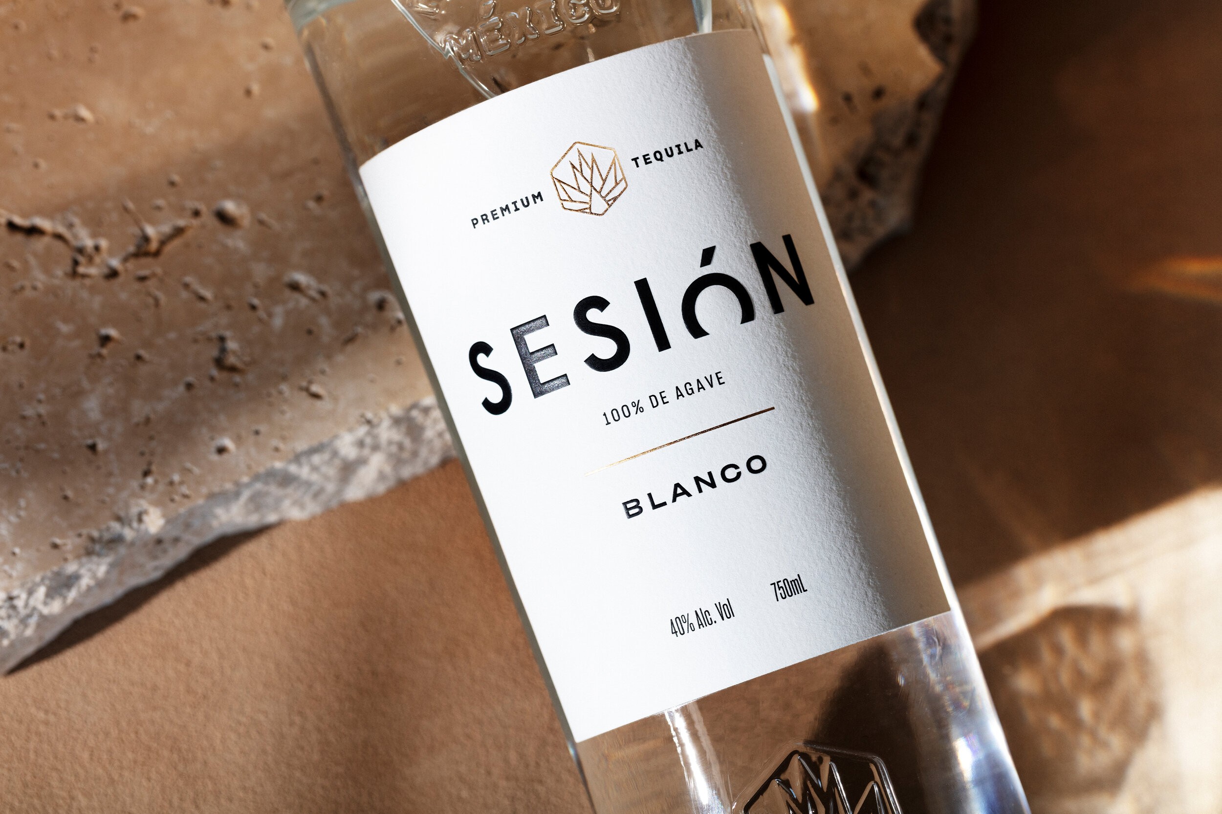 Blanco label close-up showing the agave crest and the 100% de agave line
