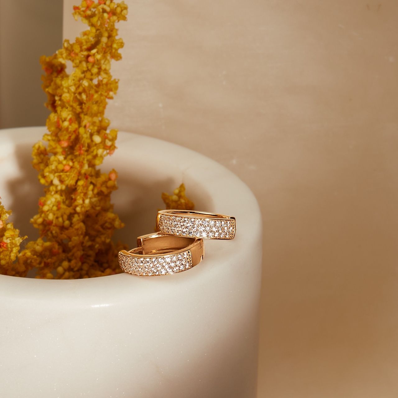 Wax-set pavé.