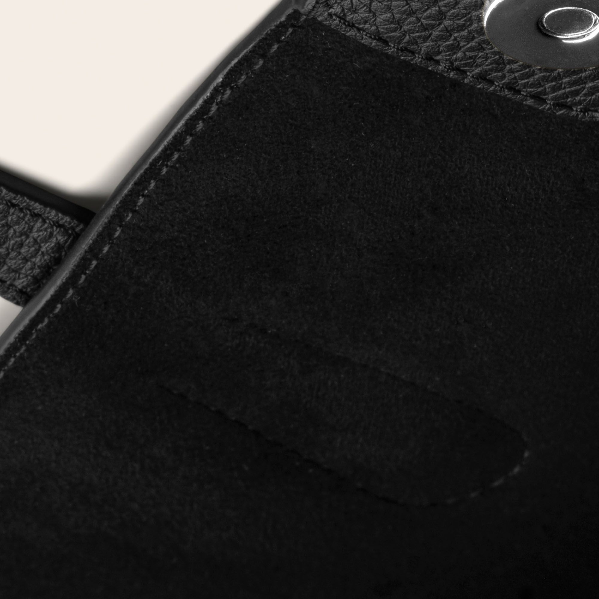 Suede inner lining.