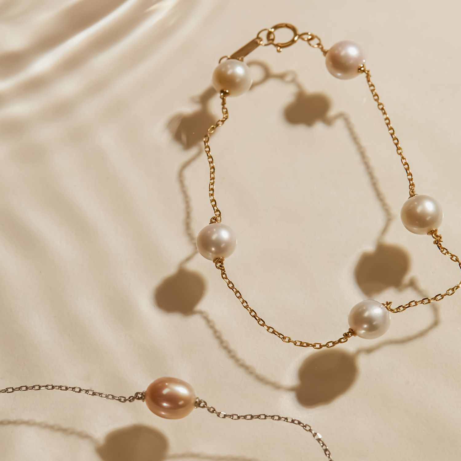TOP-GRADE CULTURED FRESHWATER PEARL.