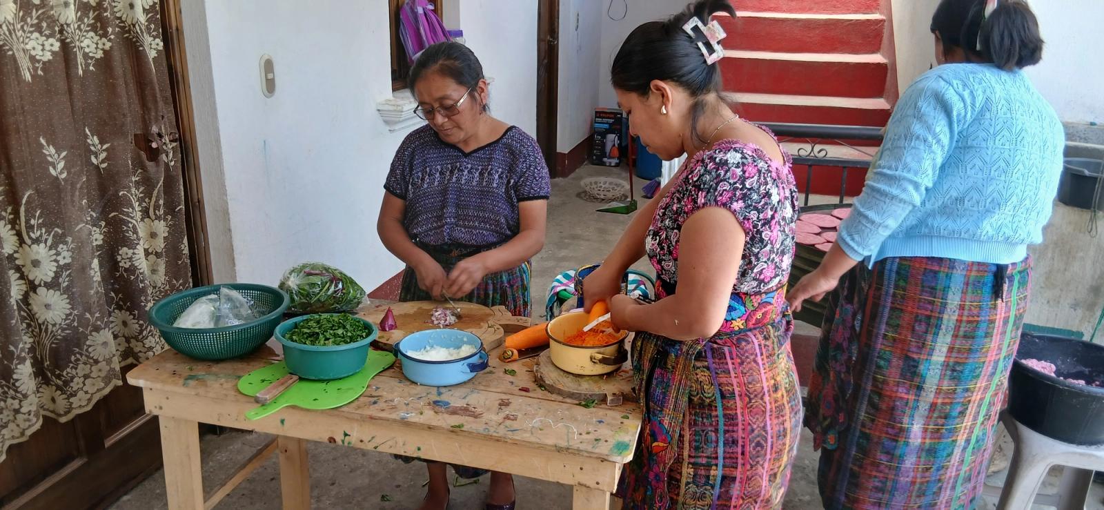 Children eating a nutritious snack in the classroom