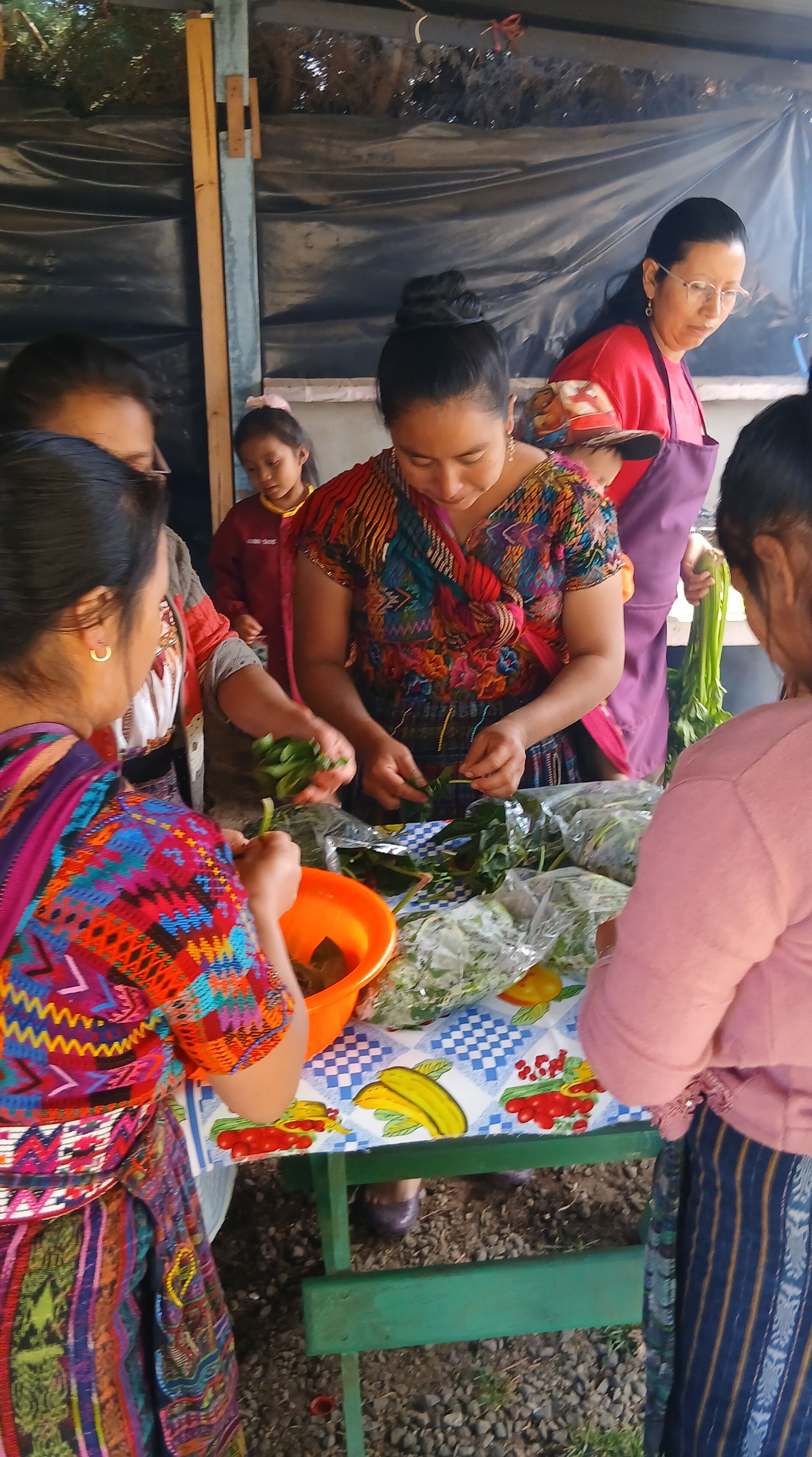 Children eating a nutritious snack in the classroom