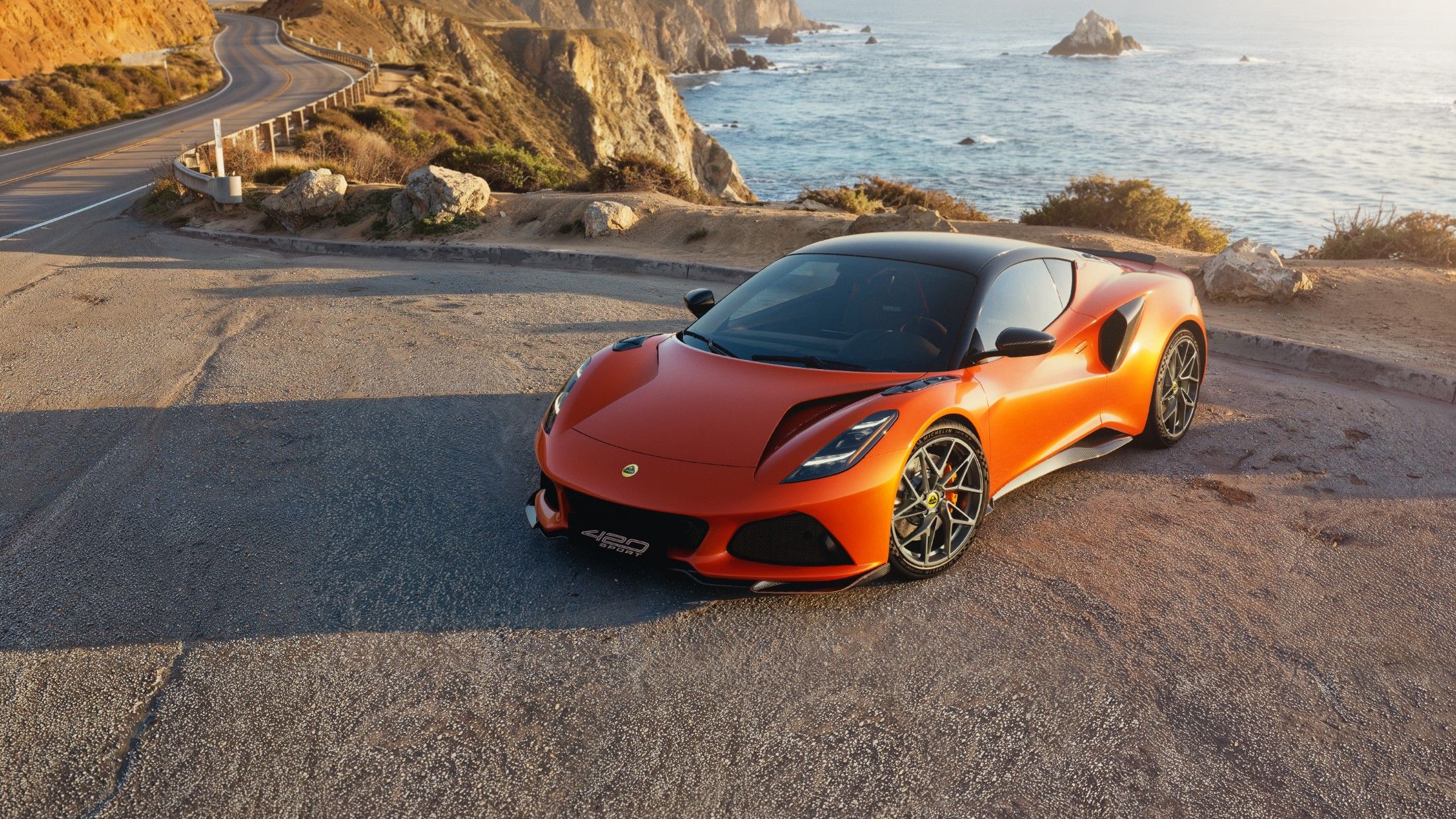 Lotus Emira 420 Sport: menos peso, más potencia y una misión muy clara 2
