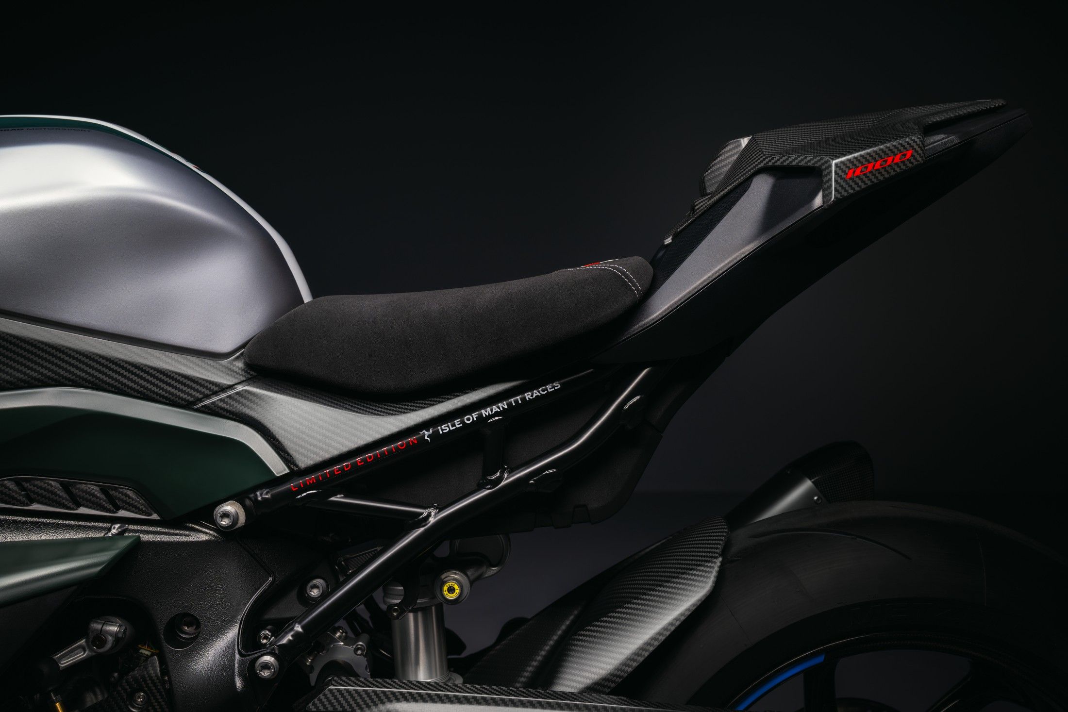 BMW M 1000 RR Isle of Man TT: una superbike creada para honrar la carrera más peligrosa del planeta 12
