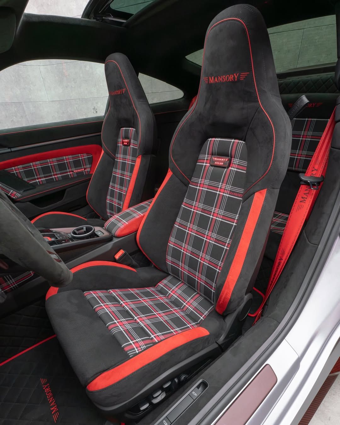 MANSORY lleva al Porsche 911 Turbo S al extremo con un nuevo paquete para el 992.2 3