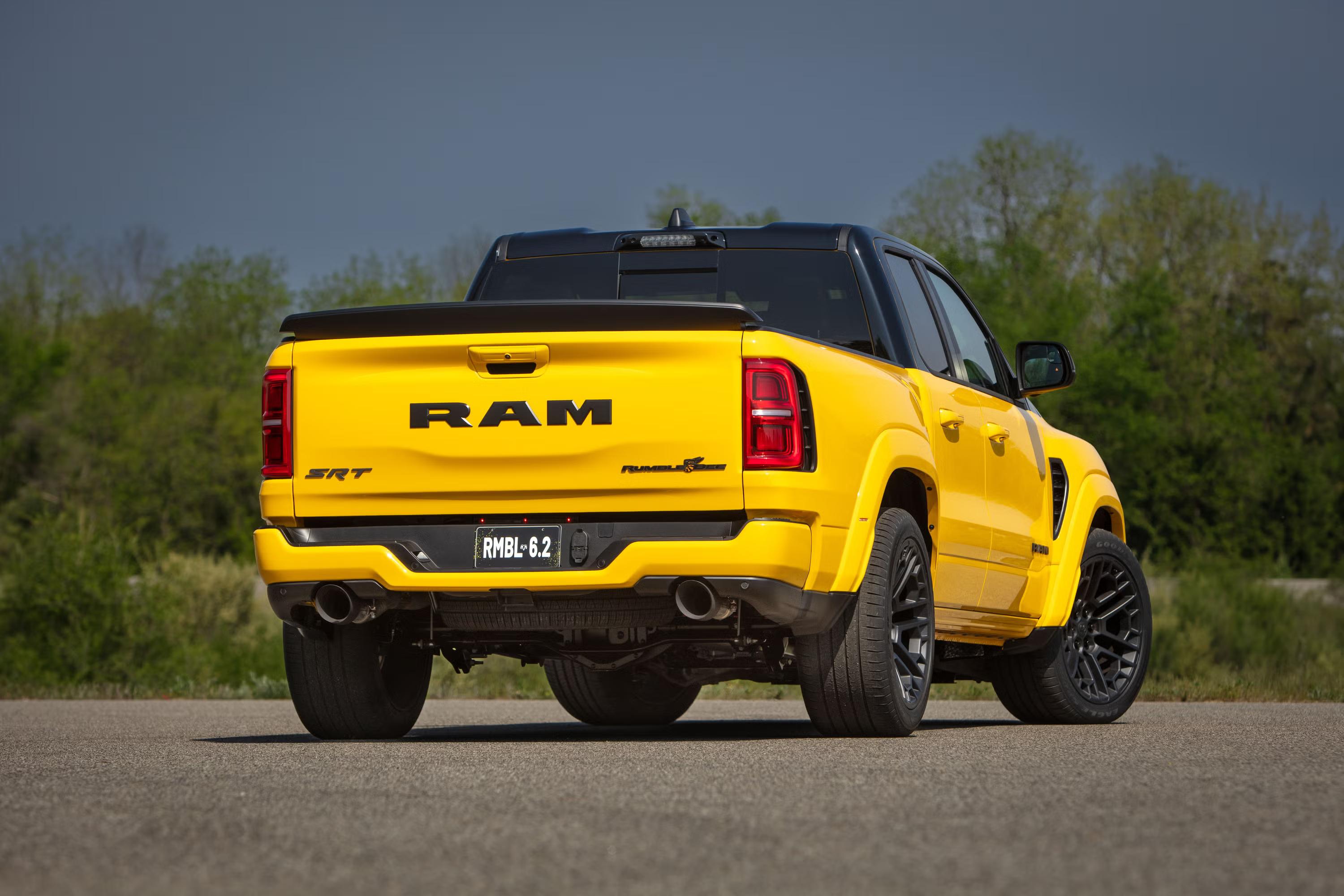 RAM revive las muscle trucks: así son las nuevas 2027 Ram 1500 Rumble Bee con hasta 777 caballos de potencia 16