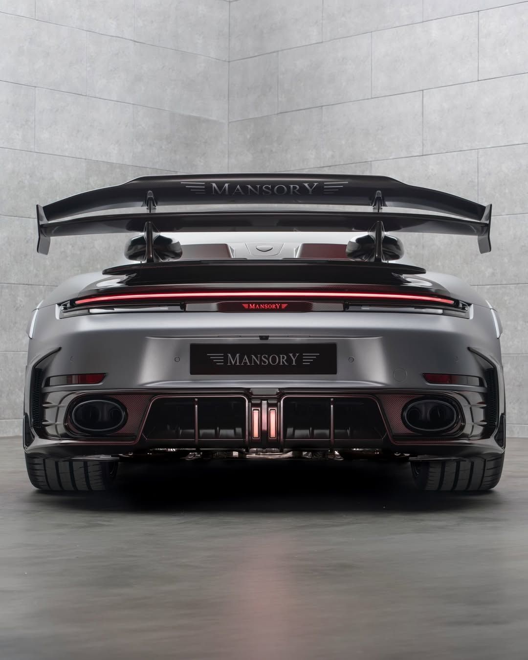 MANSORY lleva al Porsche 911 Turbo S al extremo con un nuevo paquete para el 992.2 10