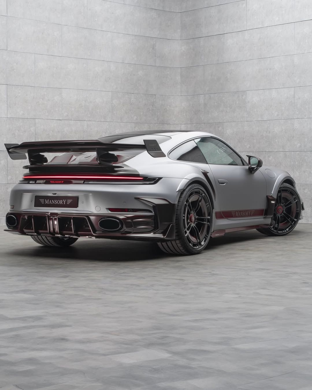 MANSORY lleva al Porsche 911 Turbo S al extremo con un nuevo paquete para el 992.2 2