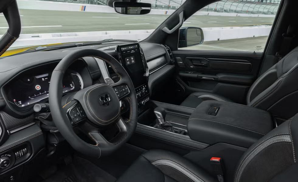 RAM revive las muscle trucks: así son las nuevas 2027 Ram 1500 Rumble Bee con hasta 777 caballos de potencia 12