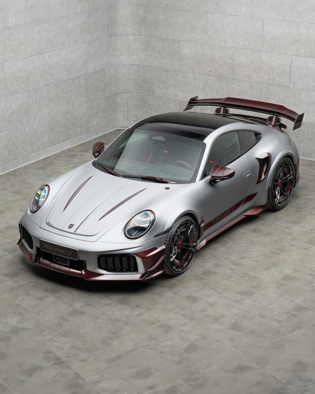 MANSORY lleva al Porsche 911 Turbo S al extremo con un nuevo paquete para el 992.2 4