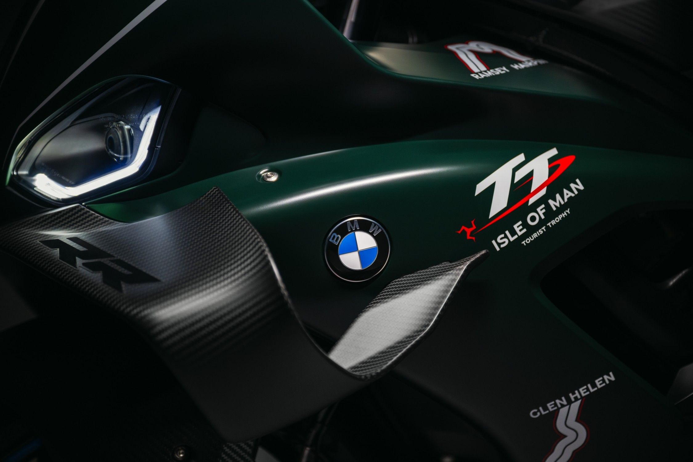 BMW M 1000 RR Isle of Man TT: una superbike creada para honrar la carrera más peligrosa del planeta 7