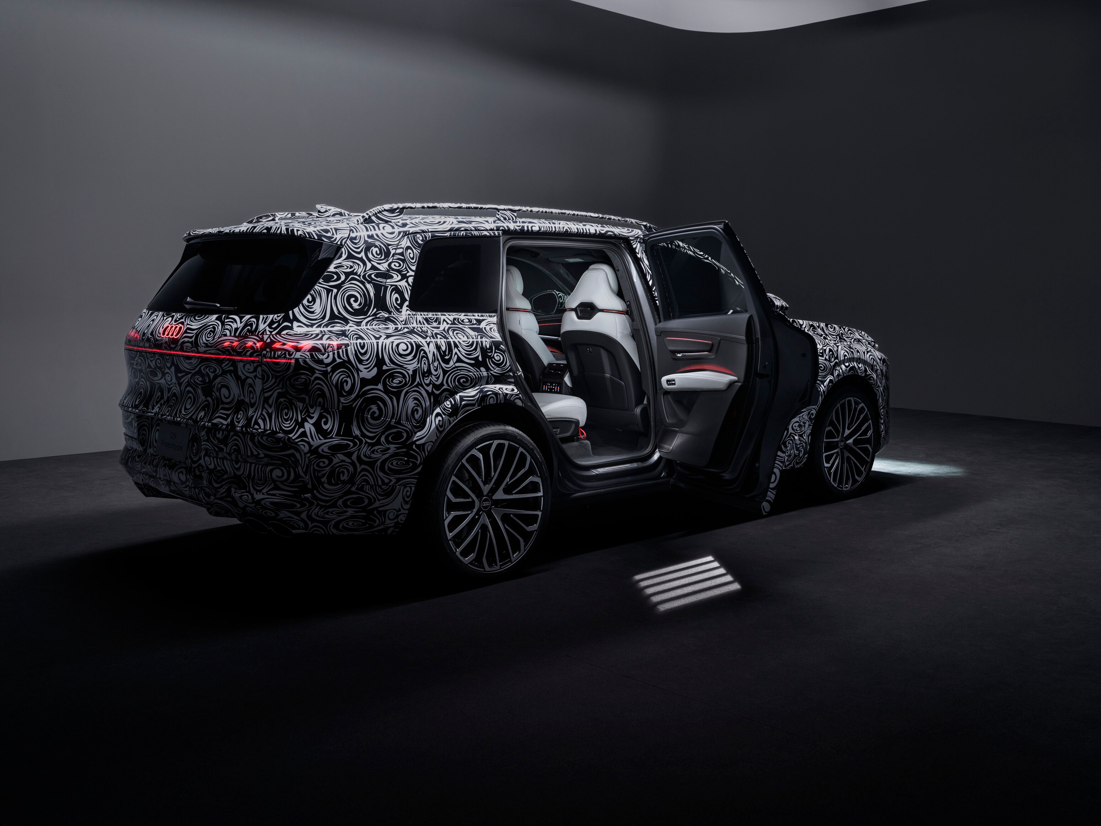 Audi prepara el SUV más grande y lujoso de su historia: así luce el nuevo Q9 por dentro