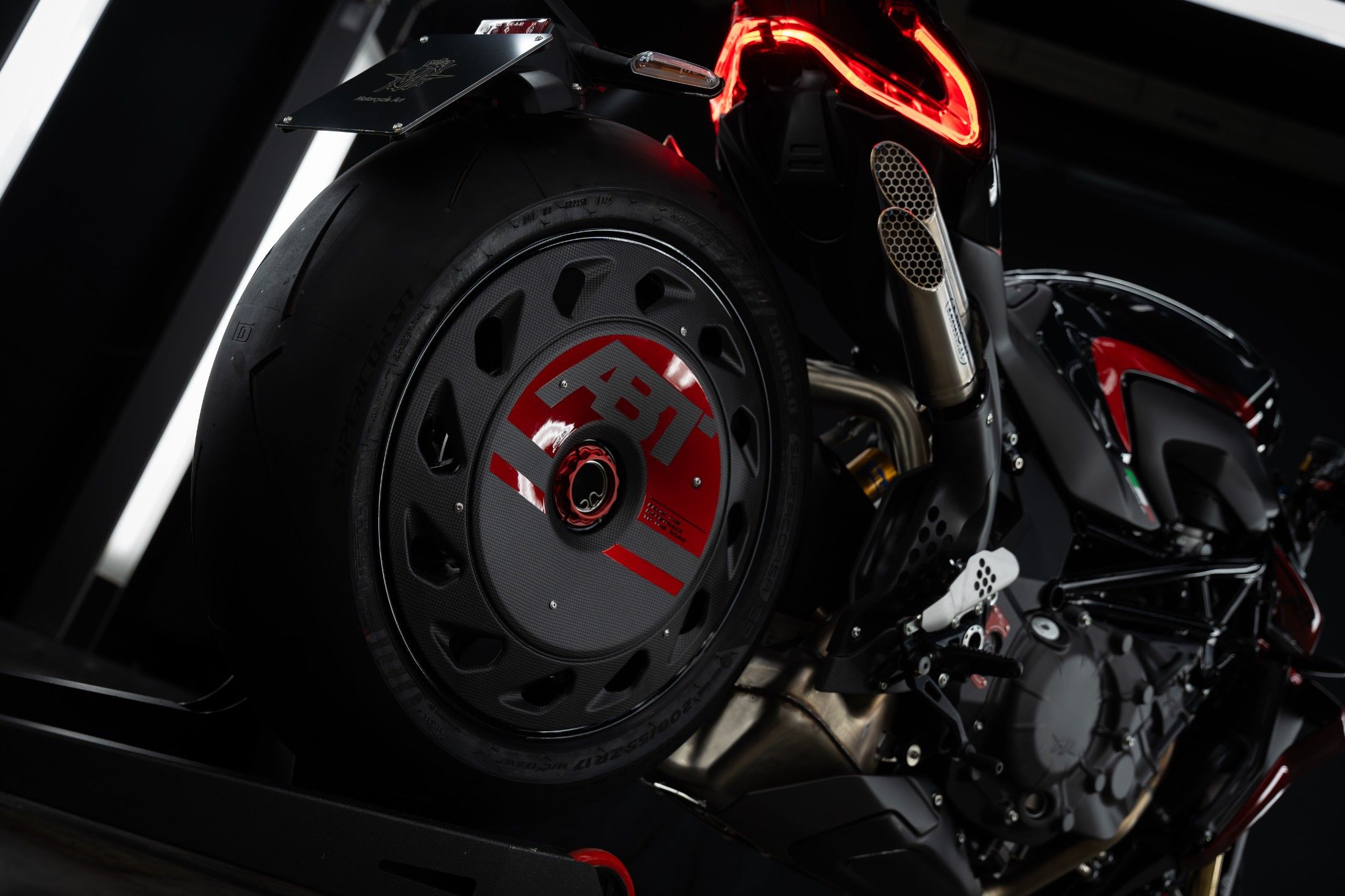 MV Agusta Brutale 1000 ABT: cuando dos obsesiones alemanas e italianas se encuentran en una naked de 208 caballos 6