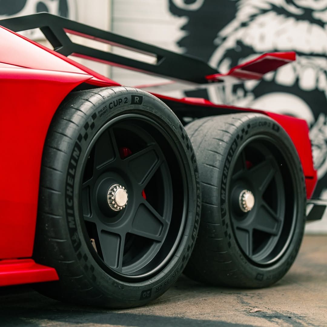 Ferrari F6: la Ferrari que jamás debió existir, y por eso mismo nos encanta 8