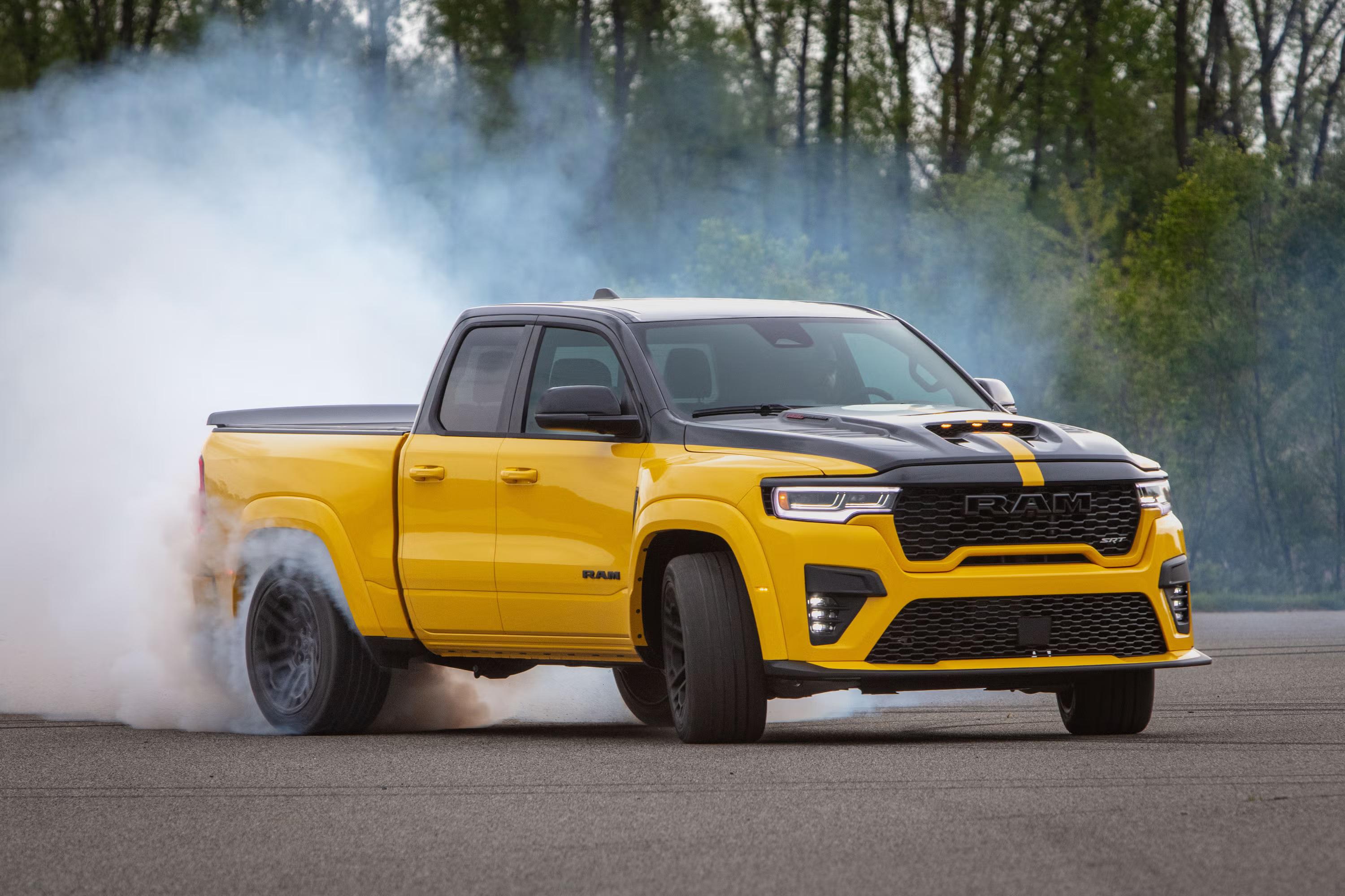 RAM revive las muscle trucks: así son las nuevas 2027 Ram 1500 Rumble Bee con hasta 777 caballos de potencia