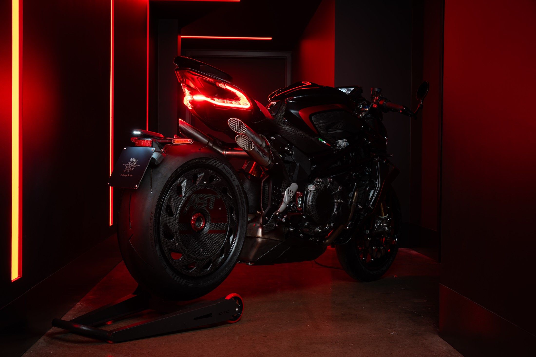 MV Agusta Brutale 1000 ABT: cuando dos obsesiones alemanas e italianas se encuentran en una naked de 208 caballos 3
