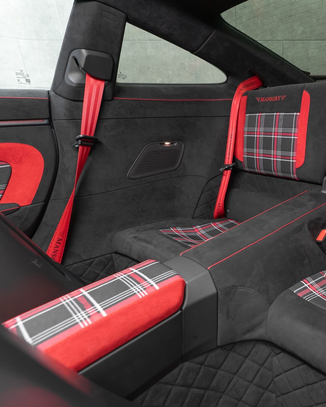 MANSORY lleva al Porsche 911 Turbo S al extremo con un nuevo paquete para el 992.2 13