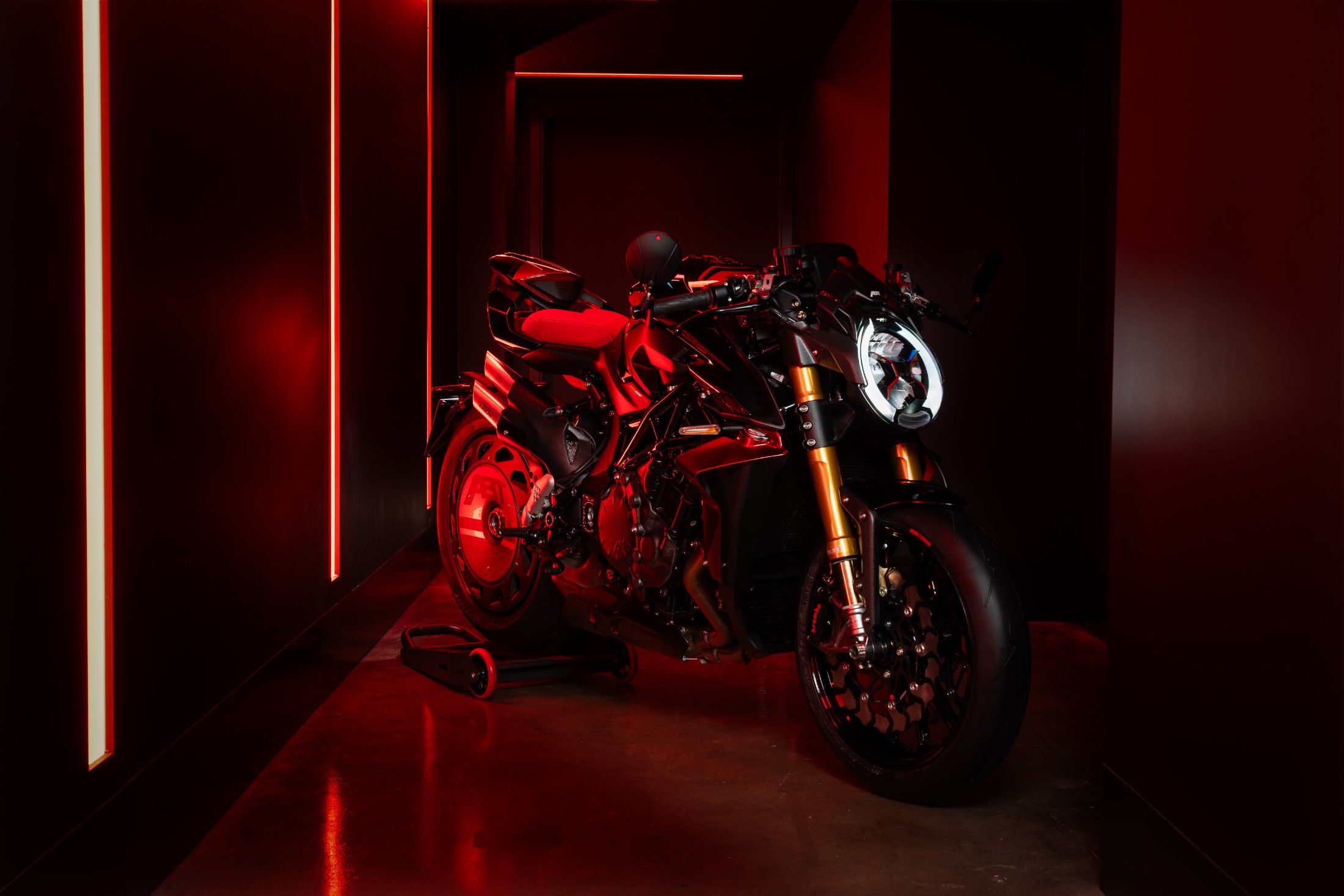 MV Agusta Brutale 1000 ABT: cuando dos obsesiones alemanas e italianas se encuentran en una naked de 208 caballos 2