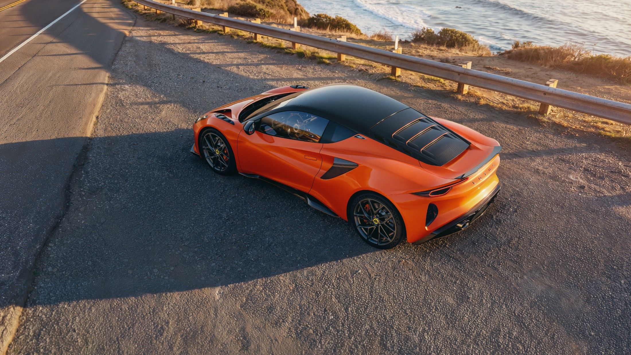 Lotus Emira 420 Sport: menos peso, más potencia y una misión muy clara 3