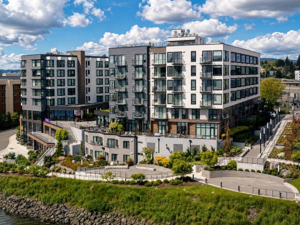 Exterior view Marina Square Suites Bremerton