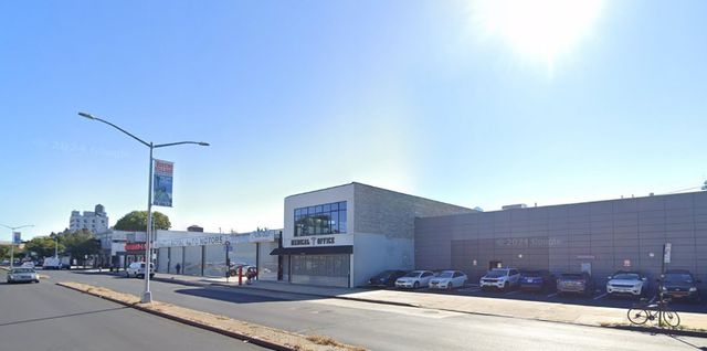 214-80 Jamaica Avenue