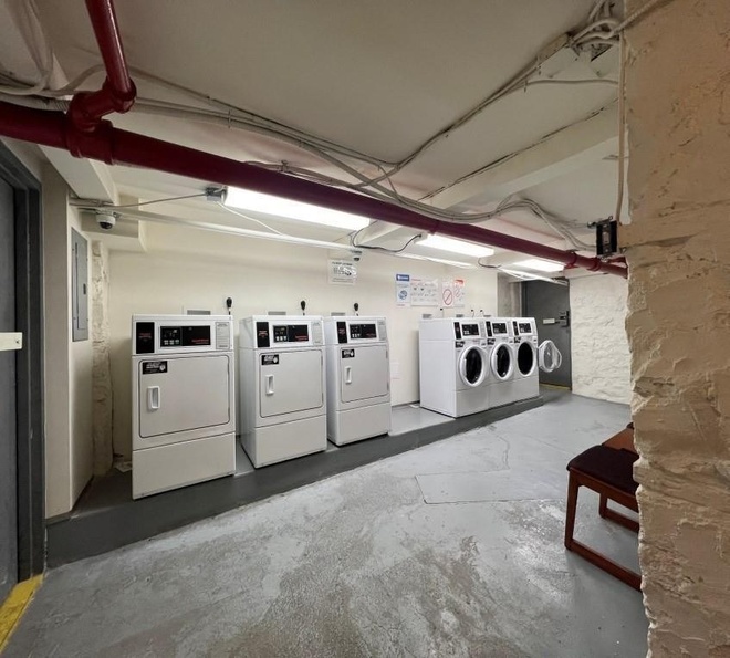 6 East Sidney Avenue