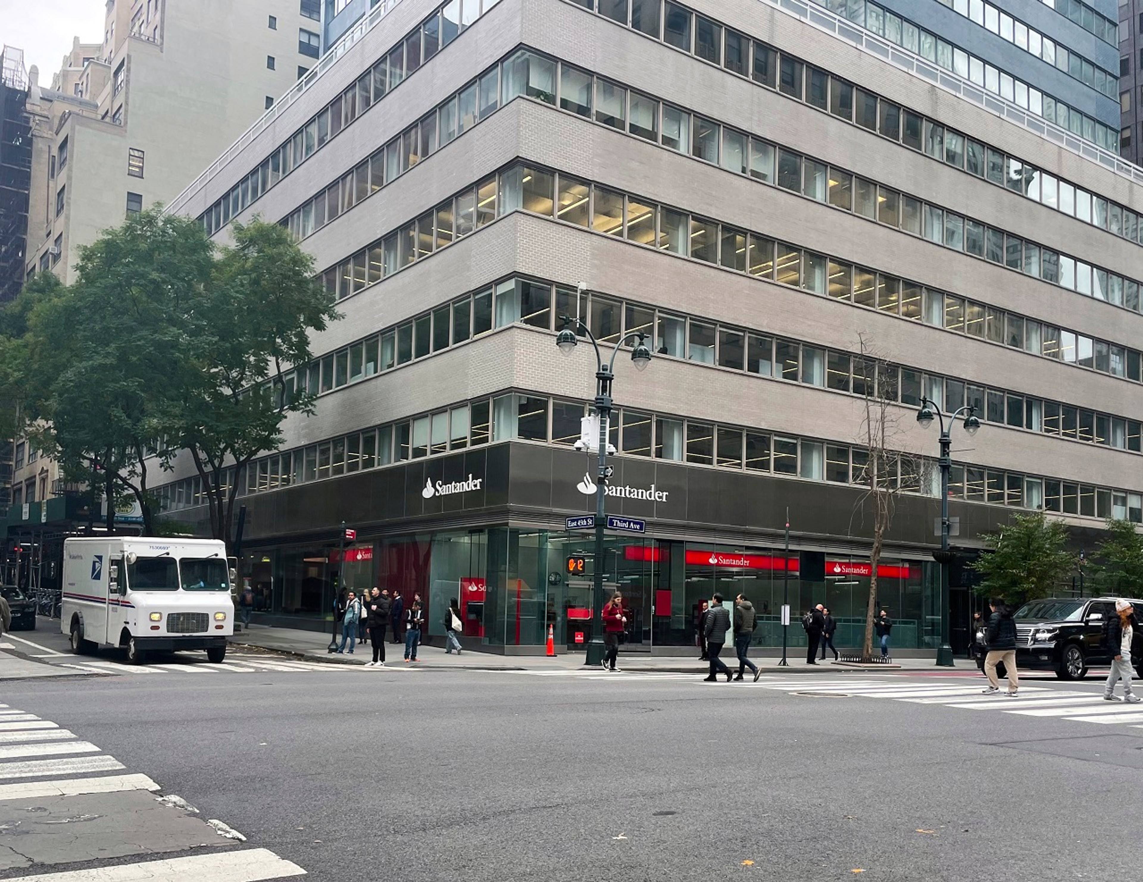 Photo of 711 Third Avenue