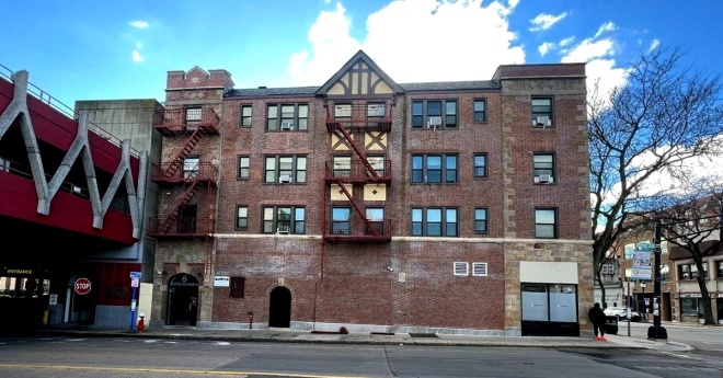 6 East Sidney Avenue