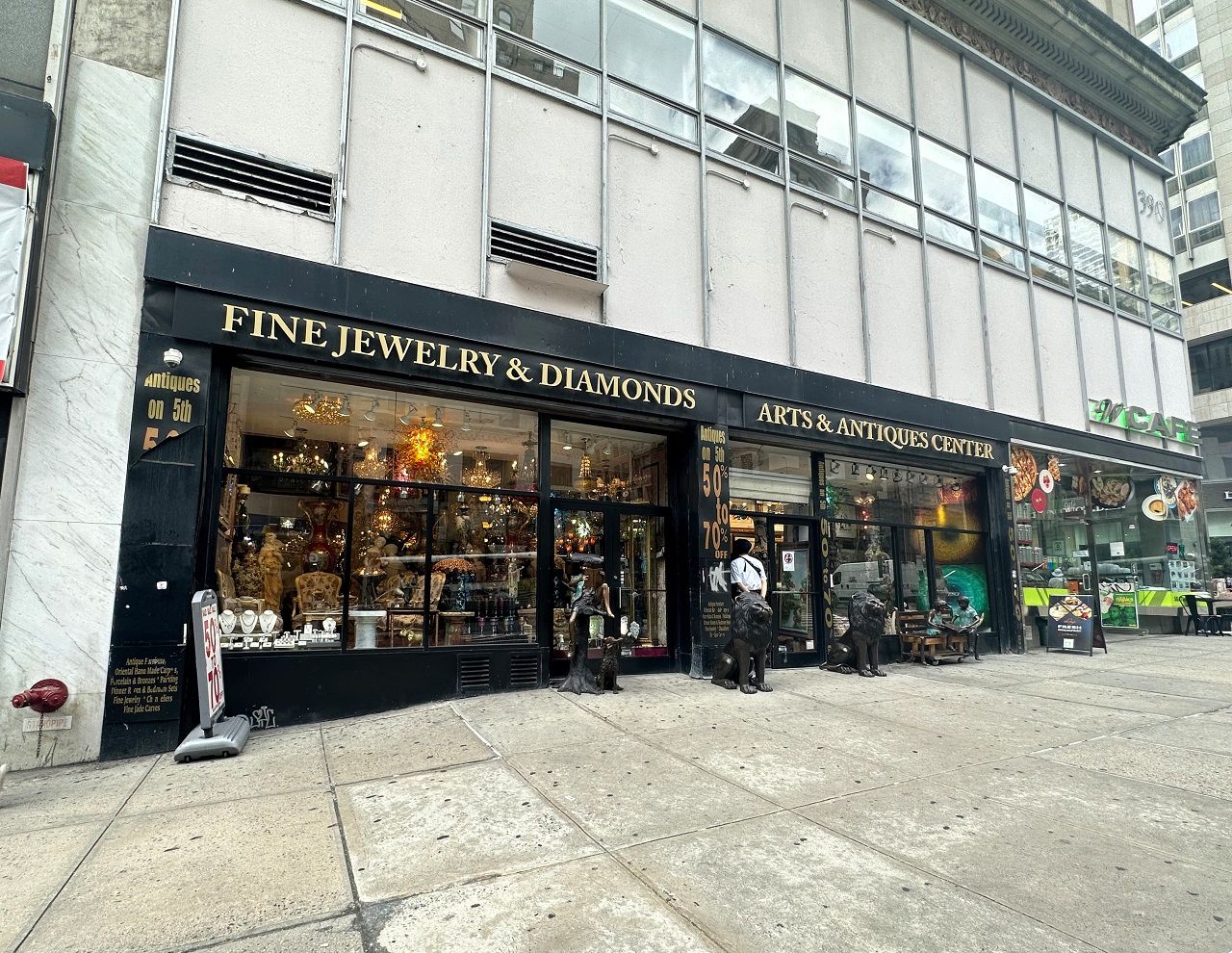 Photo of 390 Fifth Avenue