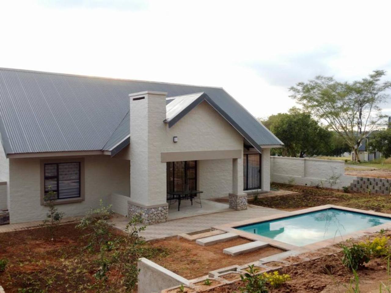 Solana Villa in Hazyview, a three-bedroom house with a covered patio and a private swimming pool