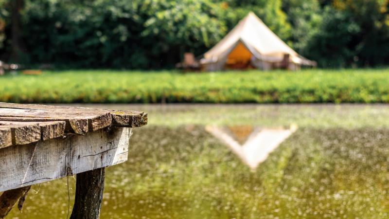 Glamping vs Camping: Which one is right for your next getaway? 